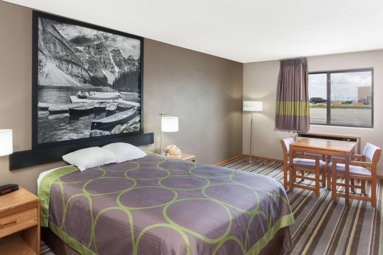Queen Room - Mobility Access/Non-Smoking at Super 8 by Wyndham Watseka