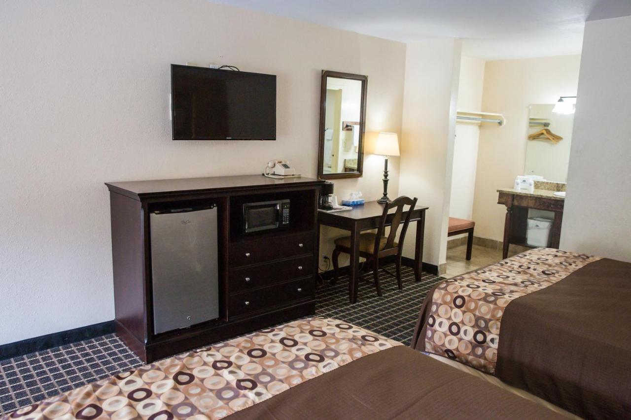 Double Queen Non-Smoking Guestroom at Florence Express Inn
