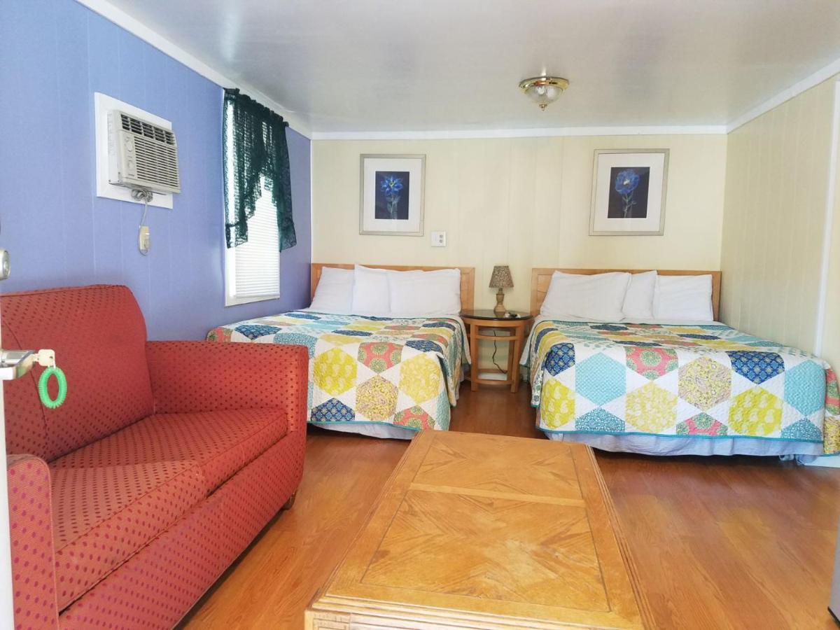 | Seven Dwarfs Motel & Cabins