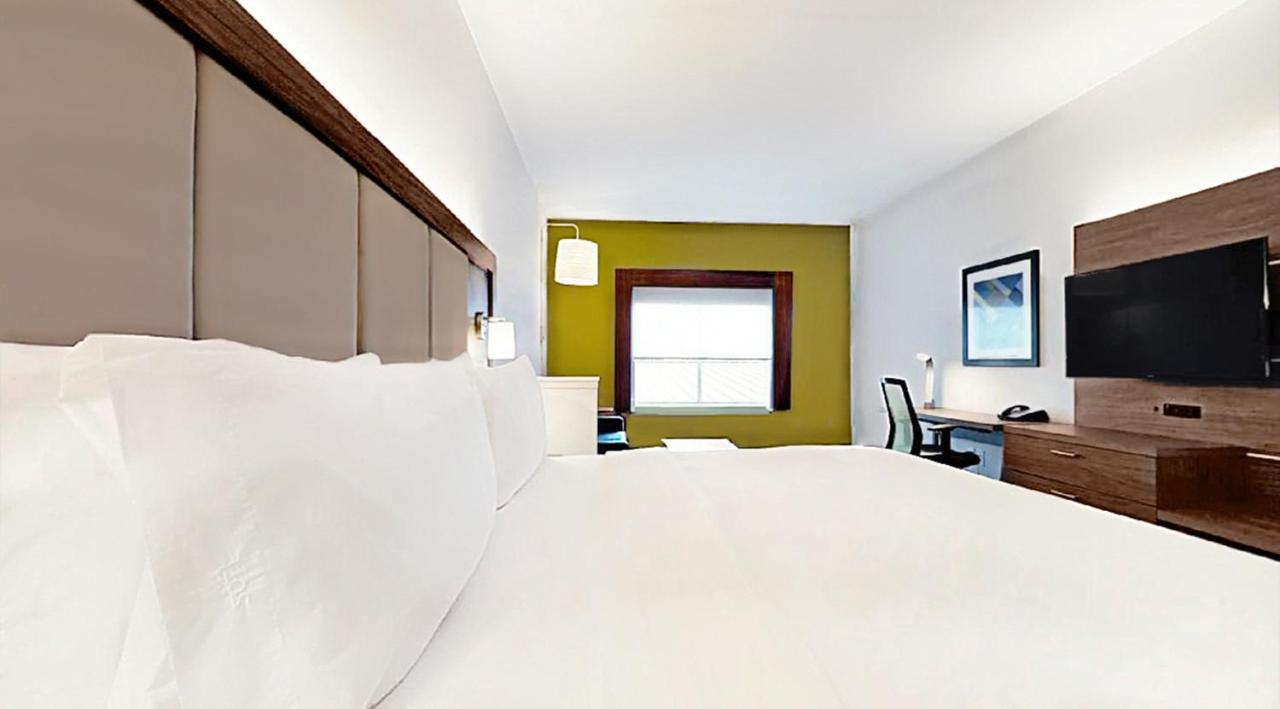  | Holiday Inn Express & Suites Chalmette - New Orleans S