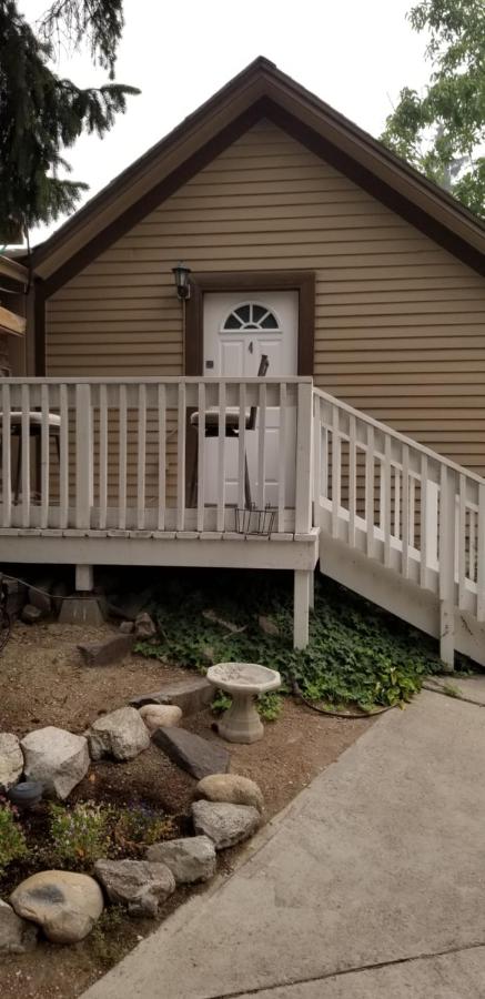 | Deep Water Inn