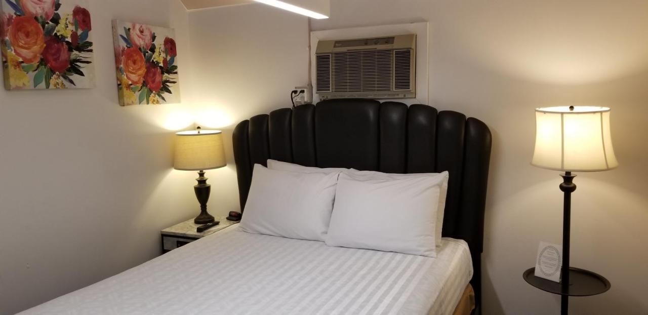 | Deep Water Inn