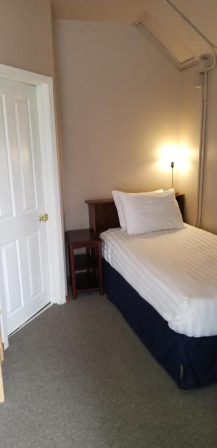 | Deep Water Inn