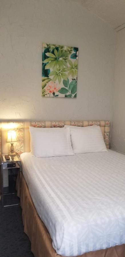 | Deep Water Inn