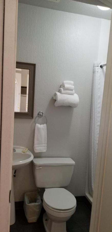 | Deep Water Inn
