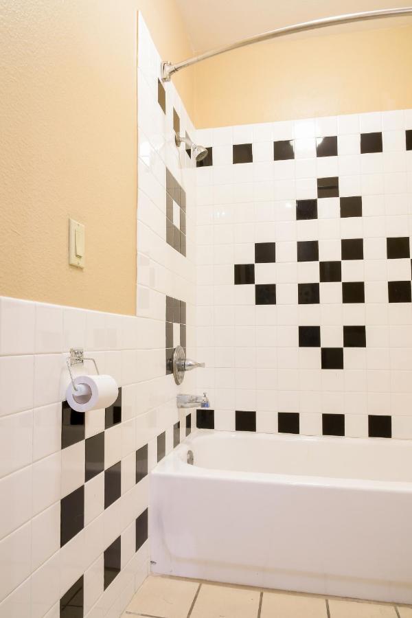 | Covina Motel
