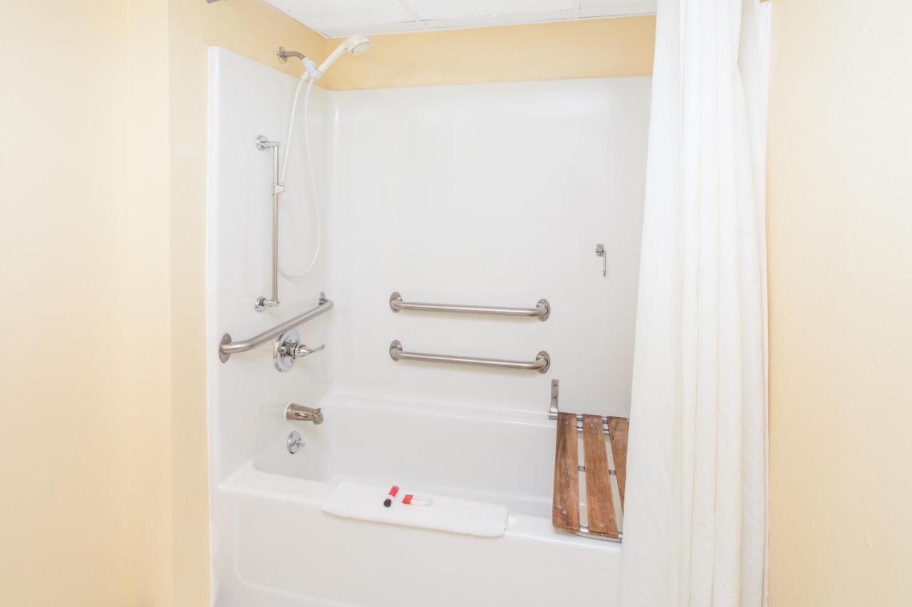 King Room - Mobility Access/Non-Smoking at Circle S Motel