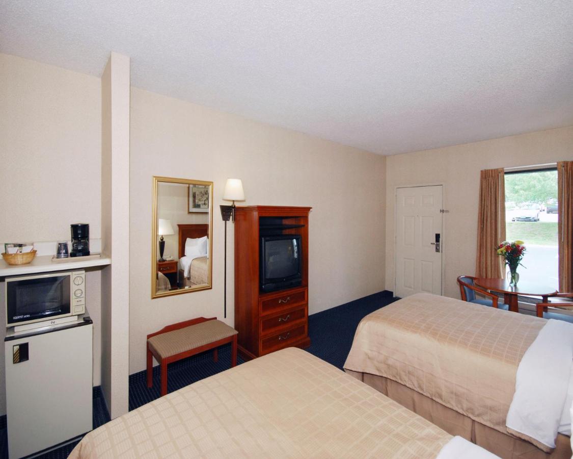 Double Room with Two Double Beds - Non-Smoking at Quality Inn Troutville - Roanoke North
