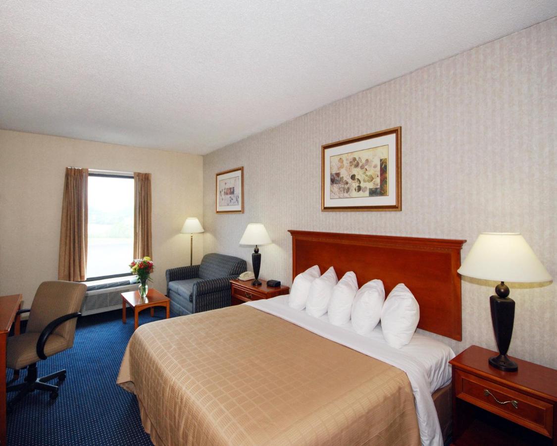 King Room - Non-Smoking at Quality Inn Troutville - Roanoke North