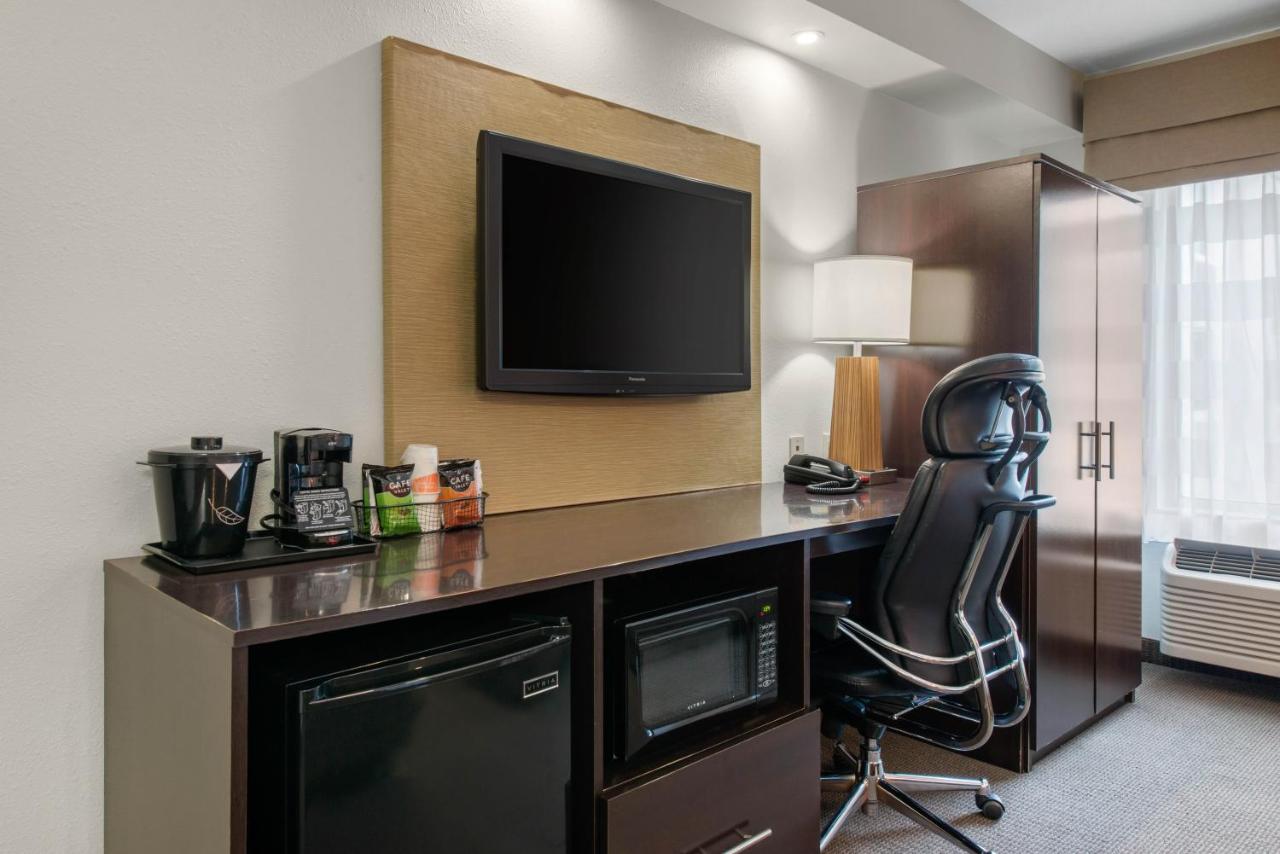 King Suite - Non-Smoking at Sleep Inn Clearwater - St Petersburg