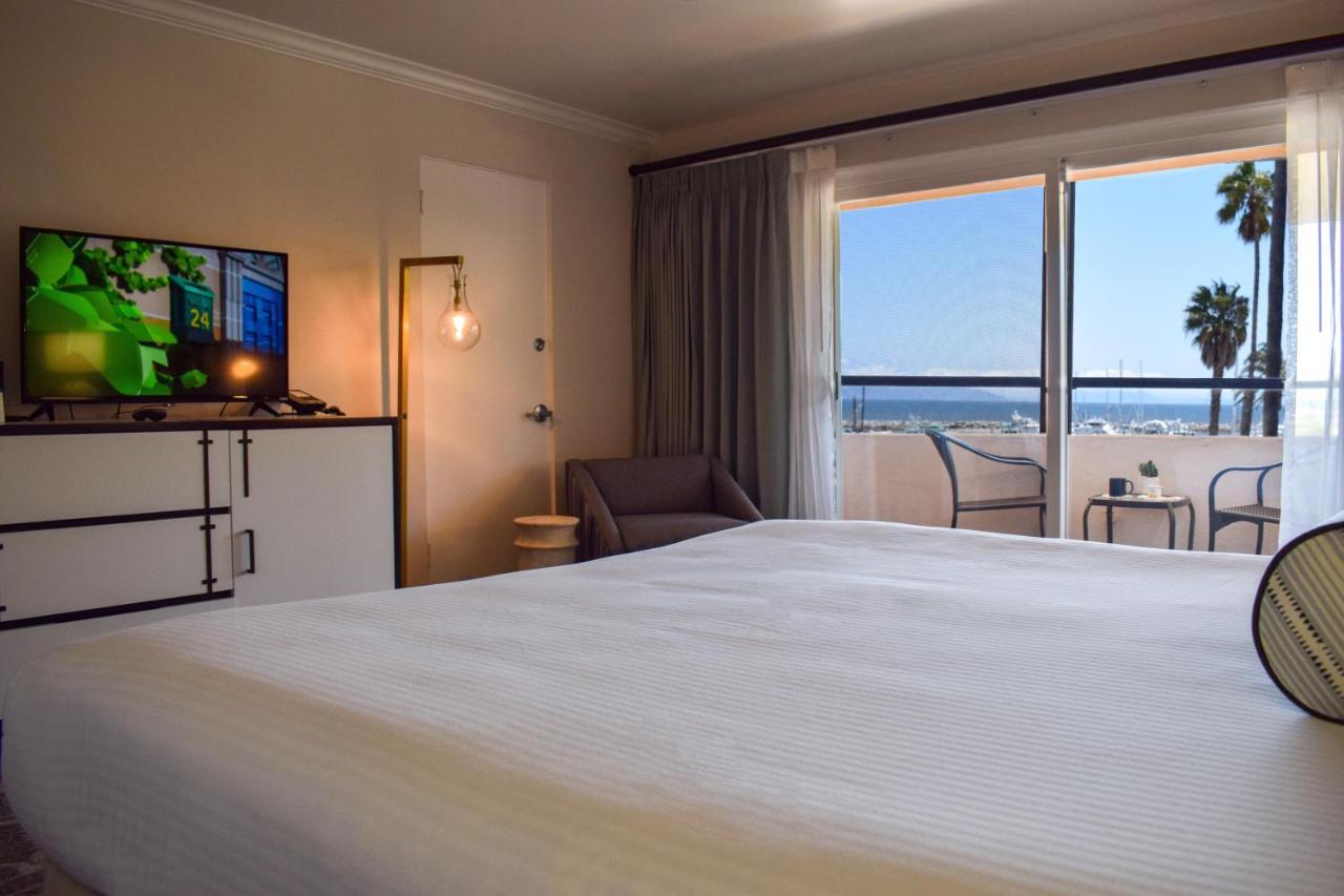 King Room Harbor Side with Balcony at Beachside Inn