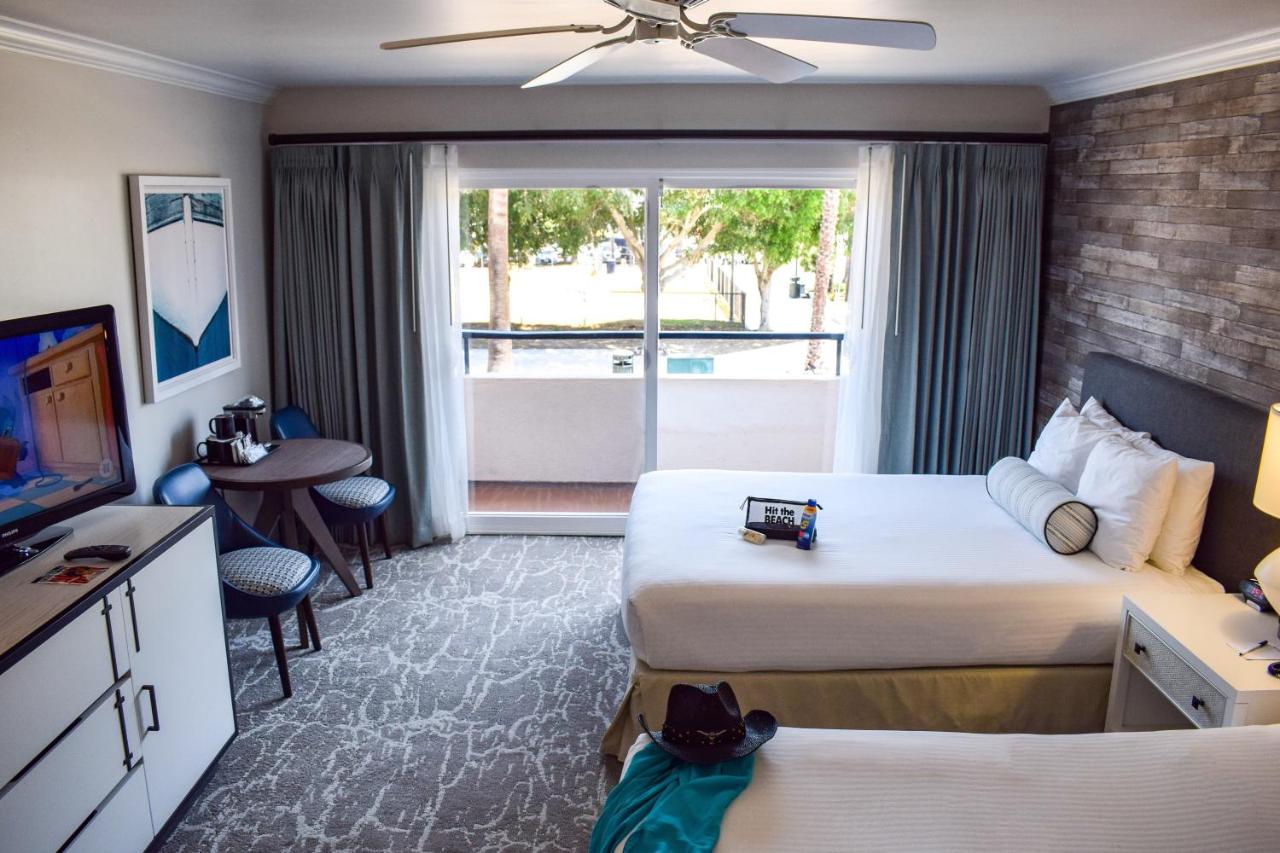 Queen Room with Two Queen Beds - Harbor Side at Beachside Inn
