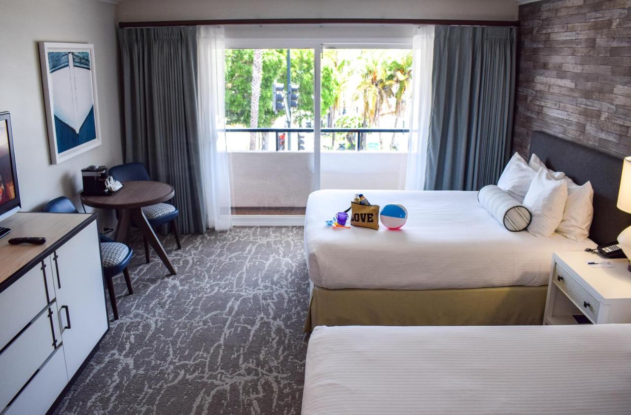 Queen Room with Two Queen Beds - Harbor Side at Beachside Inn