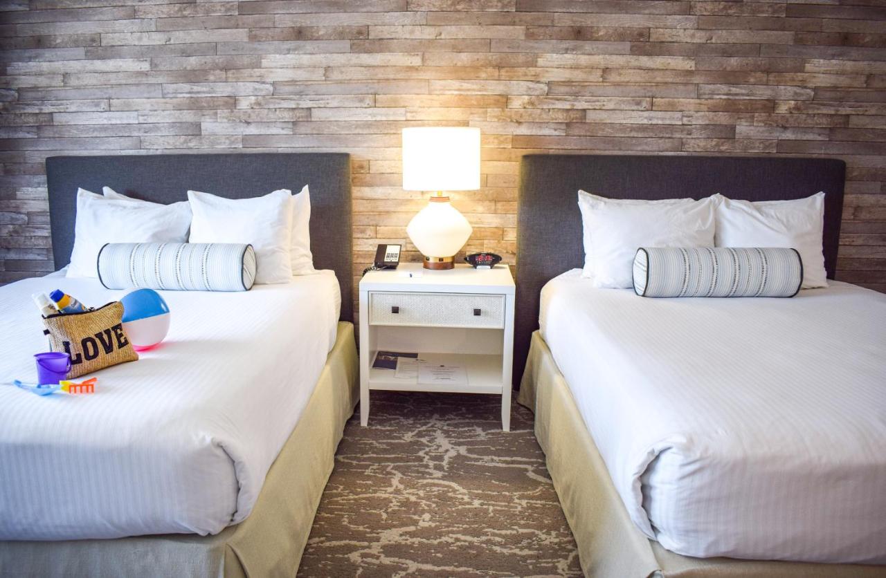 Queen Room with Two Queen Beds - Harbor Side at Beachside Inn