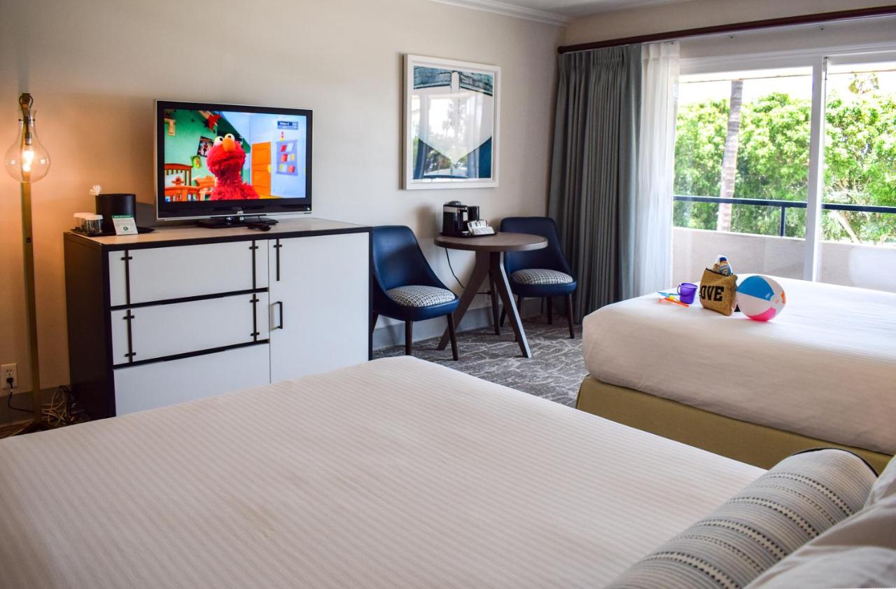 Queen Room with Two Queen Beds - Park Side at Beachside Inn