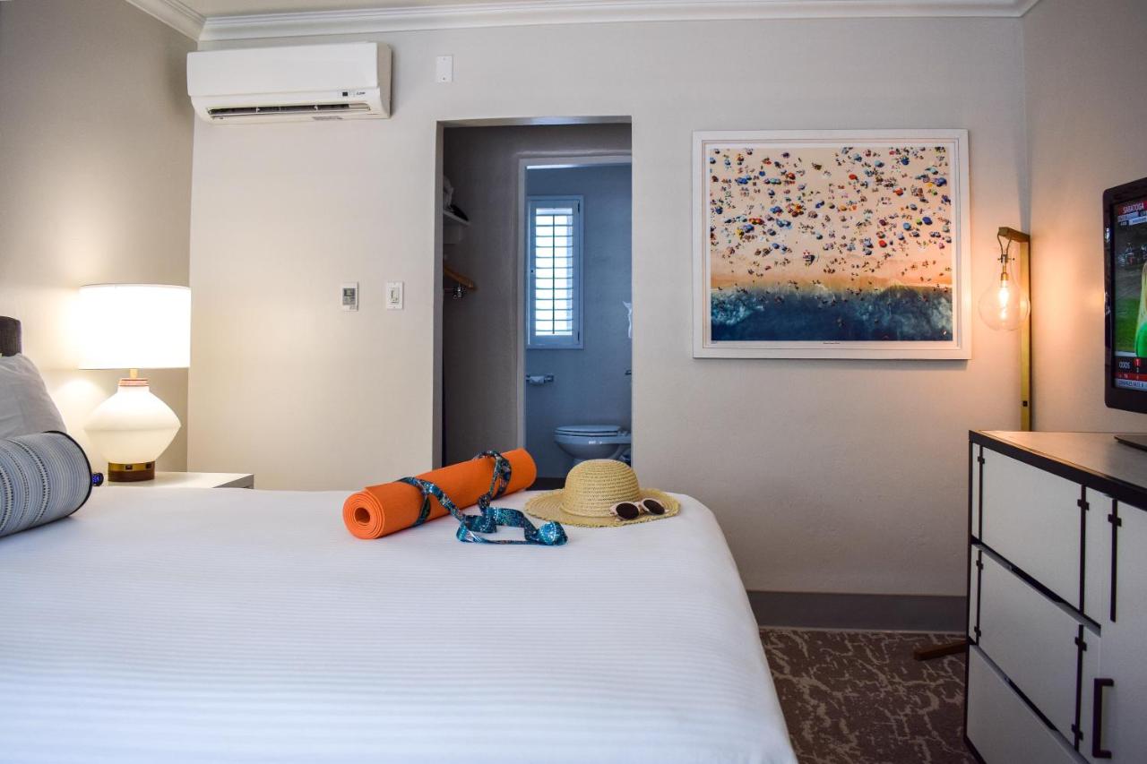 Poolside Queen Room at Beachside Inn