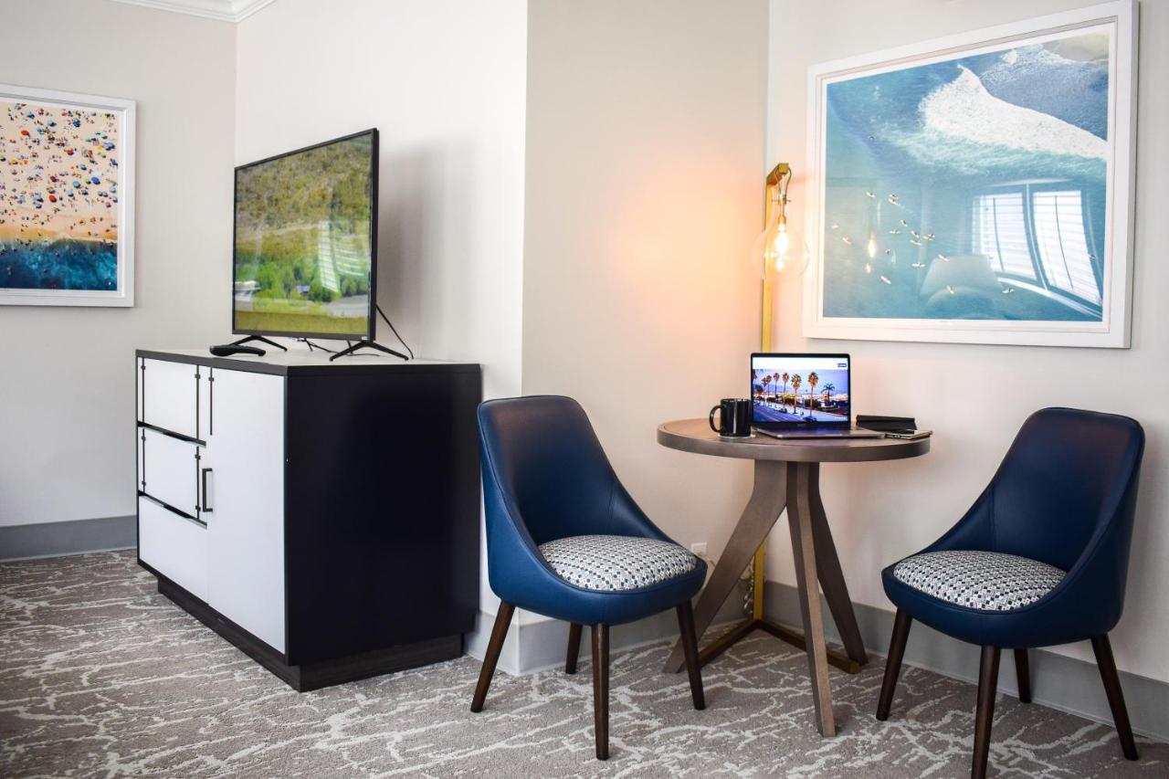King Suite at Beachside Inn