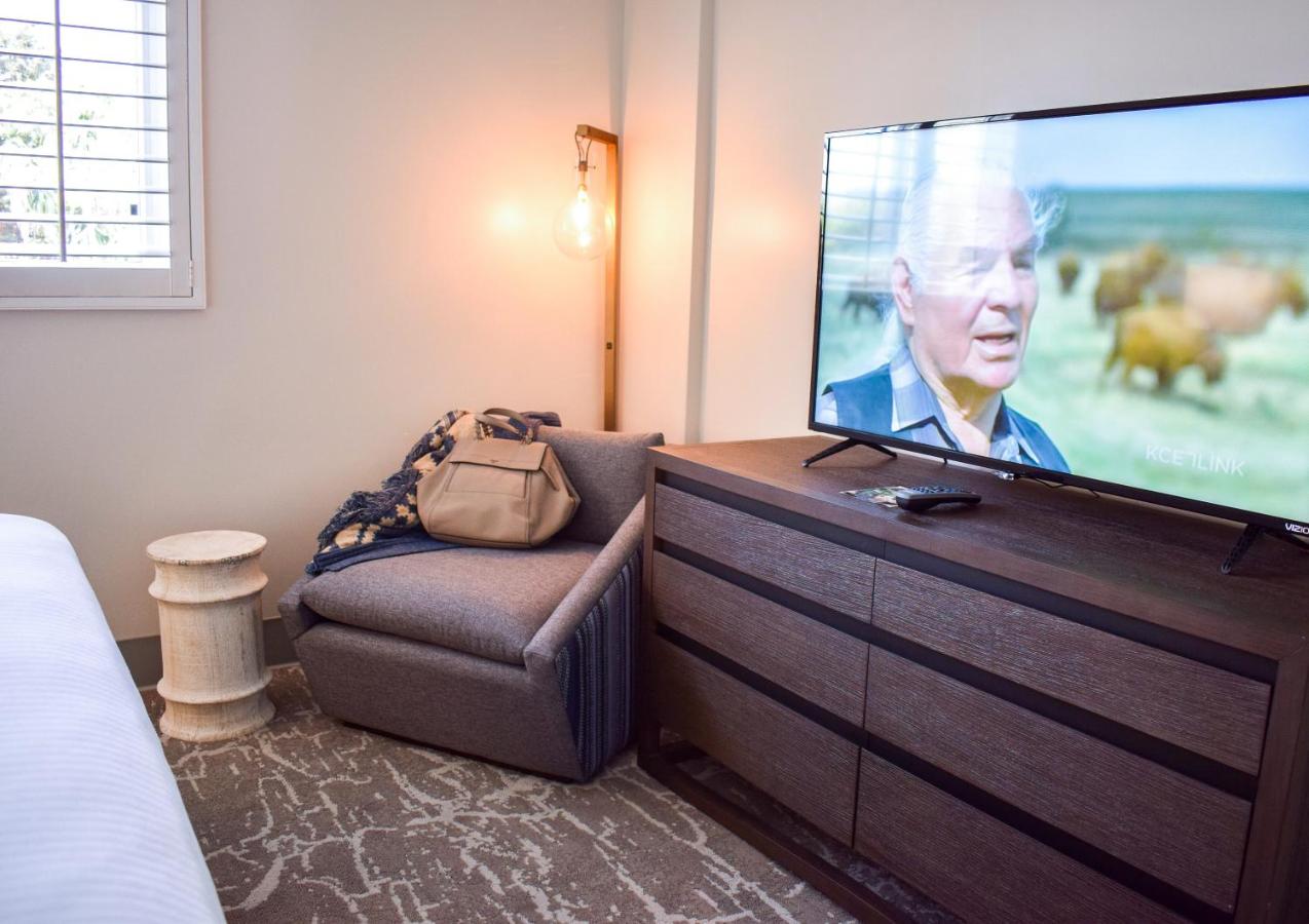 King Suite at Beachside Inn