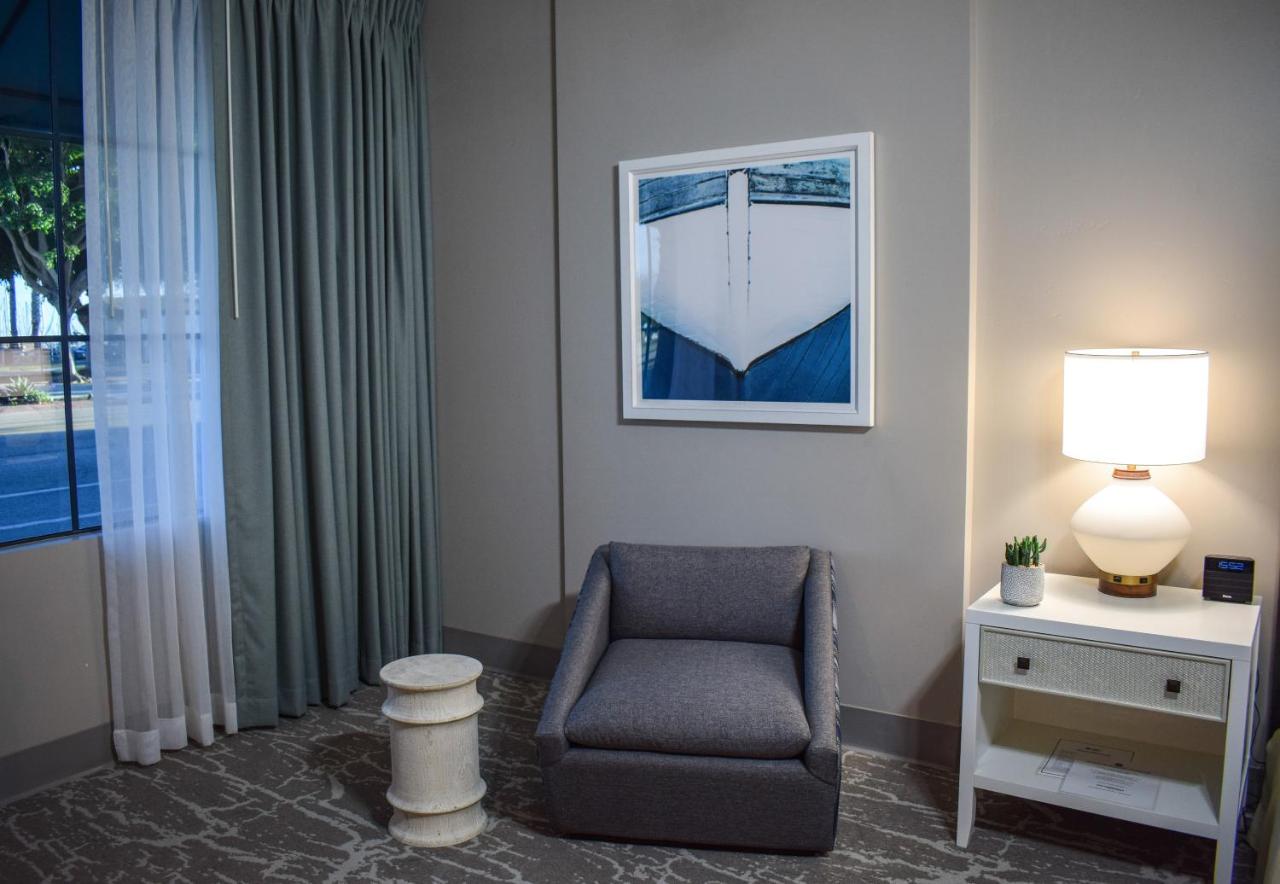 Deluxe King Room at Beachside Inn