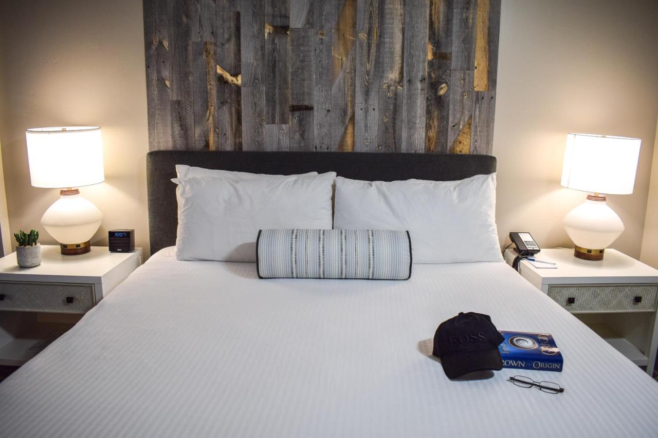 Deluxe King Room at Beachside Inn