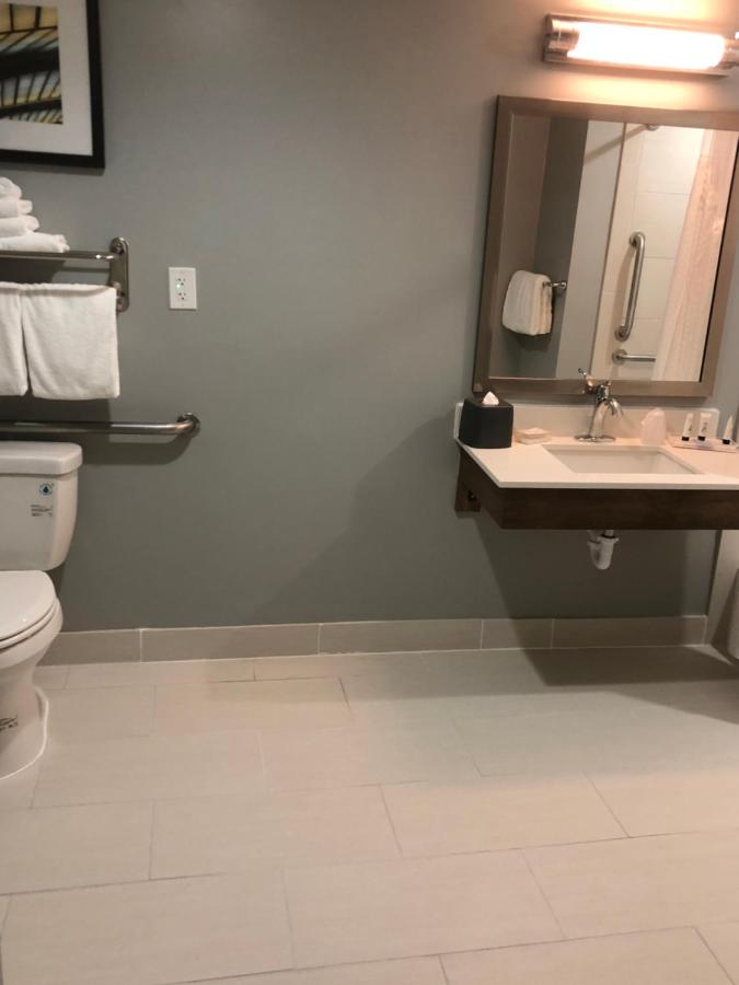 Queen Room with Two Beds - Mobility Shower at Holiday Inn St. Augustine - World Golf by IHG