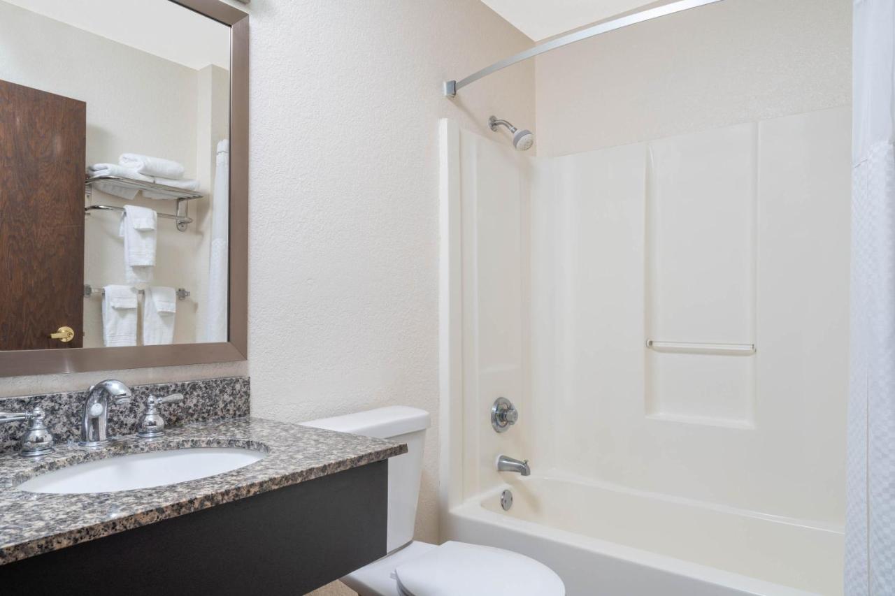 Queen Room - Non-Smoking at Days Inn by Wyndham Faribault