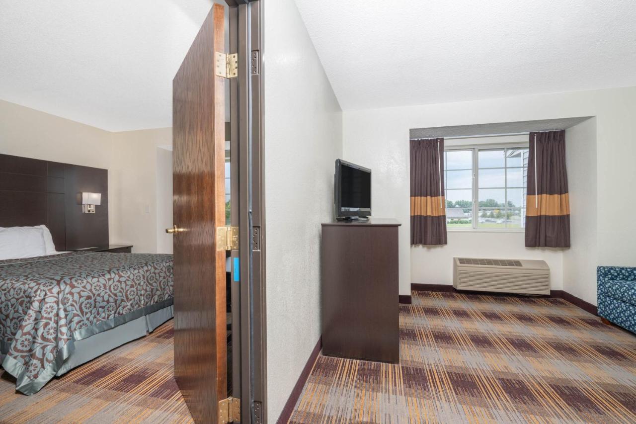 Queen Suite - Non-Smoking at Days Inn by Wyndham Faribault