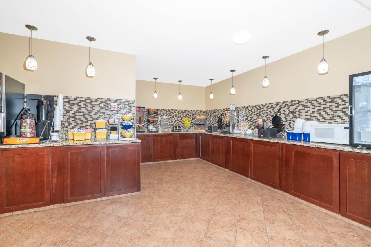 Queen Room - Non-Smoking at Days Inn by Wyndham Faribault