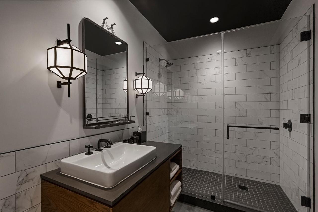 Deluxe King Room at Crossroads Hotel