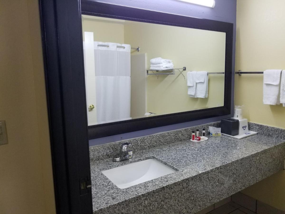 King Room - Non-Smoking at Days Inn by Wyndham Greenville South/Mauldin