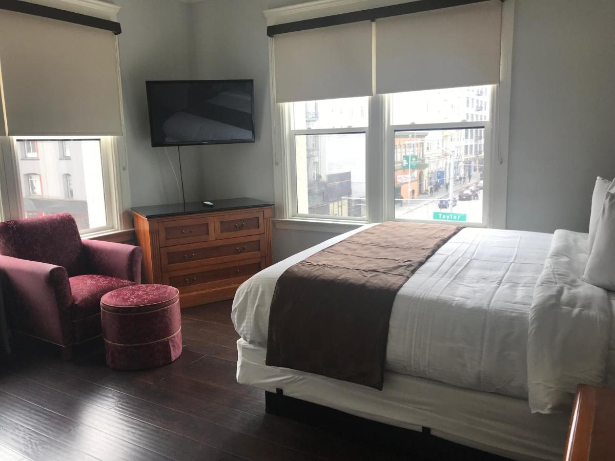 Deluxe Queen Room at Warfield Hotel