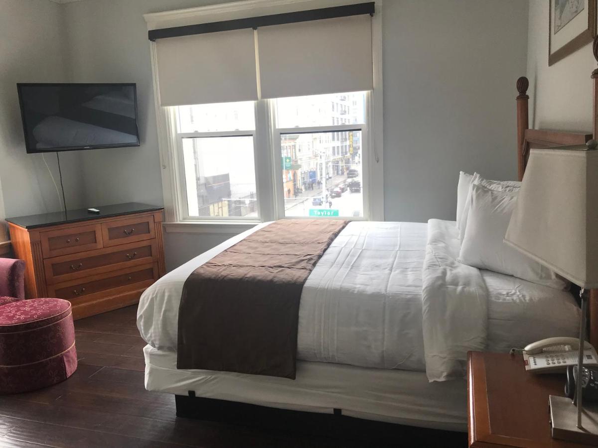Deluxe Queen Room at Warfield Hotel
