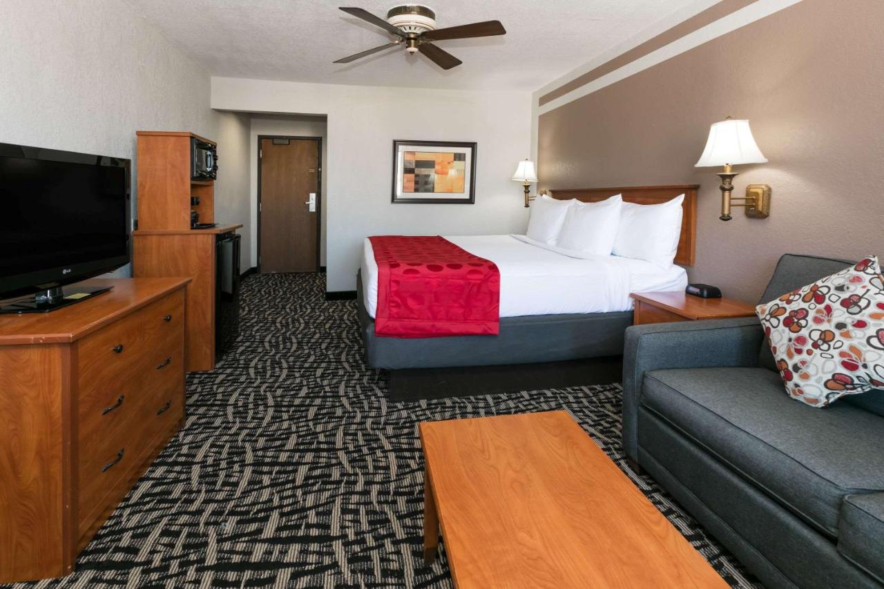King Room- Non-Smoking at Ramada by Wyndham Oklahoma City Airport North