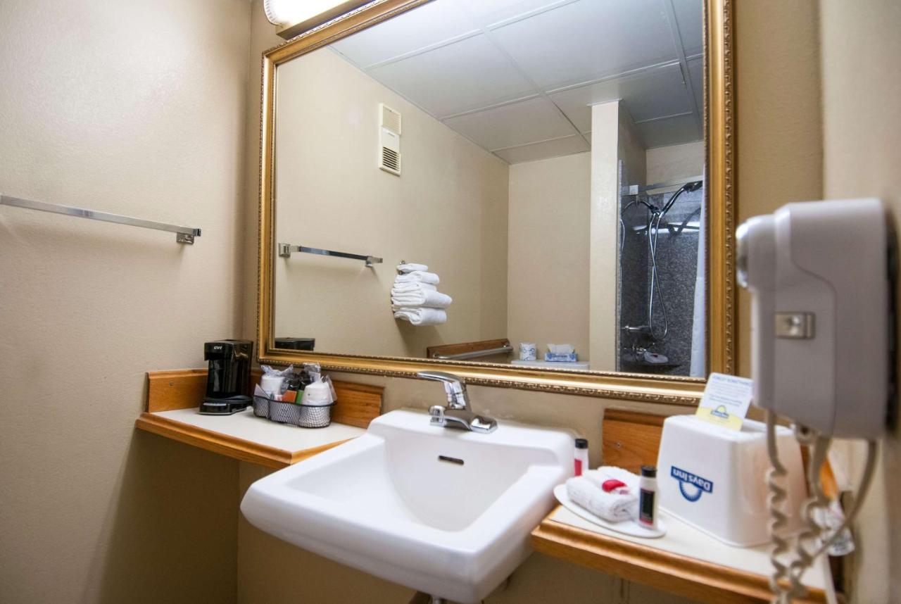 King Room - Non-Smoking at Days Inn by Wyndham Pauls Valley