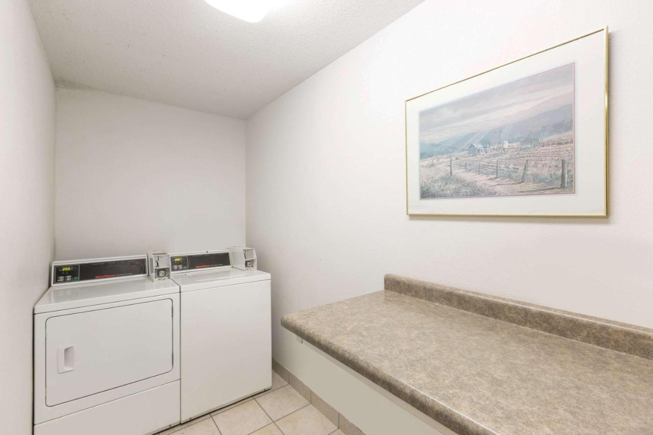 | Days Inn by Wyndham Atlantic