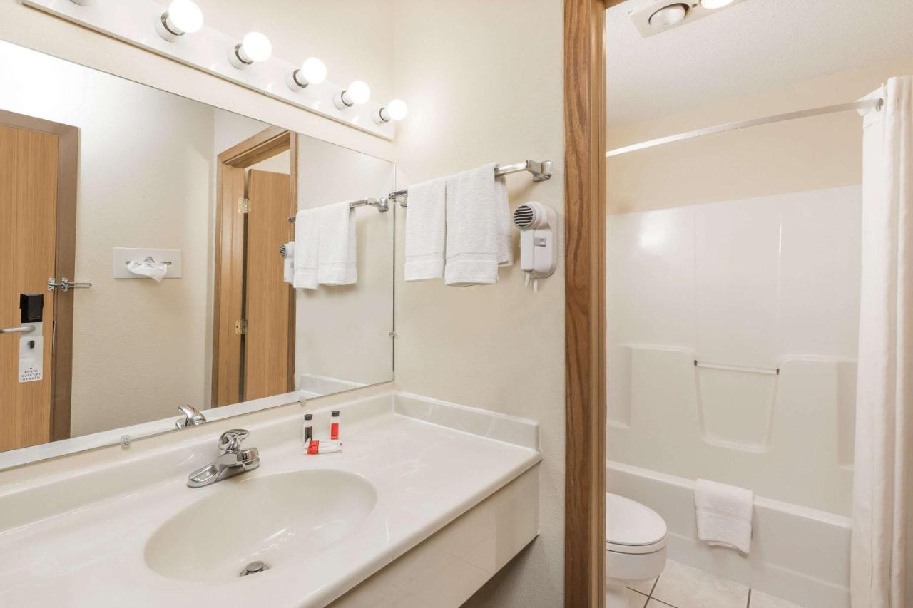 | Days Inn by Wyndham Atlantic