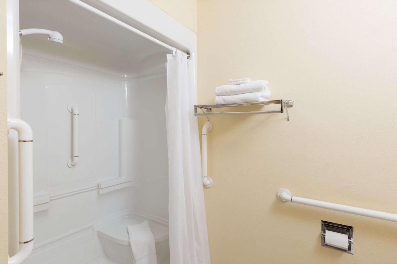 | Days Inn by Wyndham Atlantic