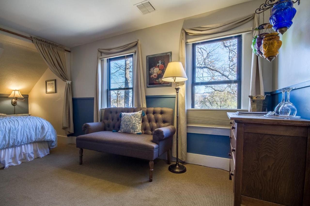  | Oak Hill Bed & Breakfast