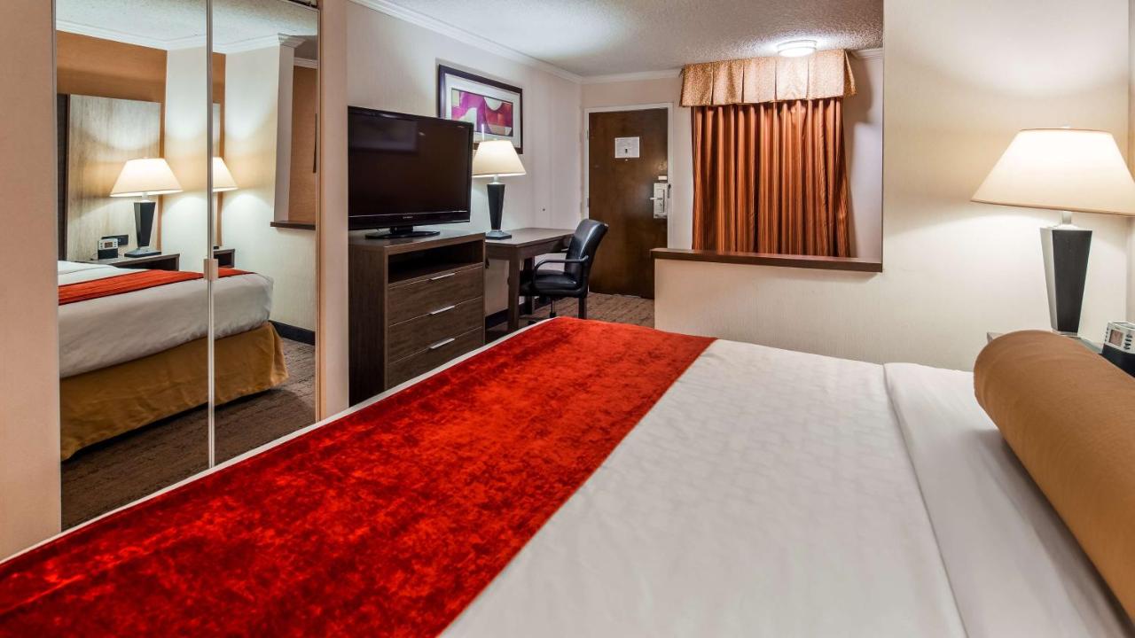 | Best Western PLUS Galleria Inn & Suites