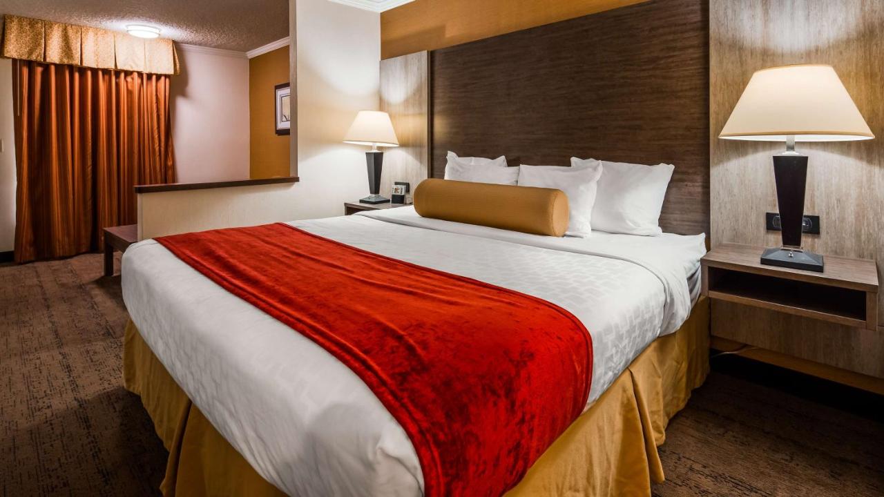 | Best Western PLUS Galleria Inn & Suites