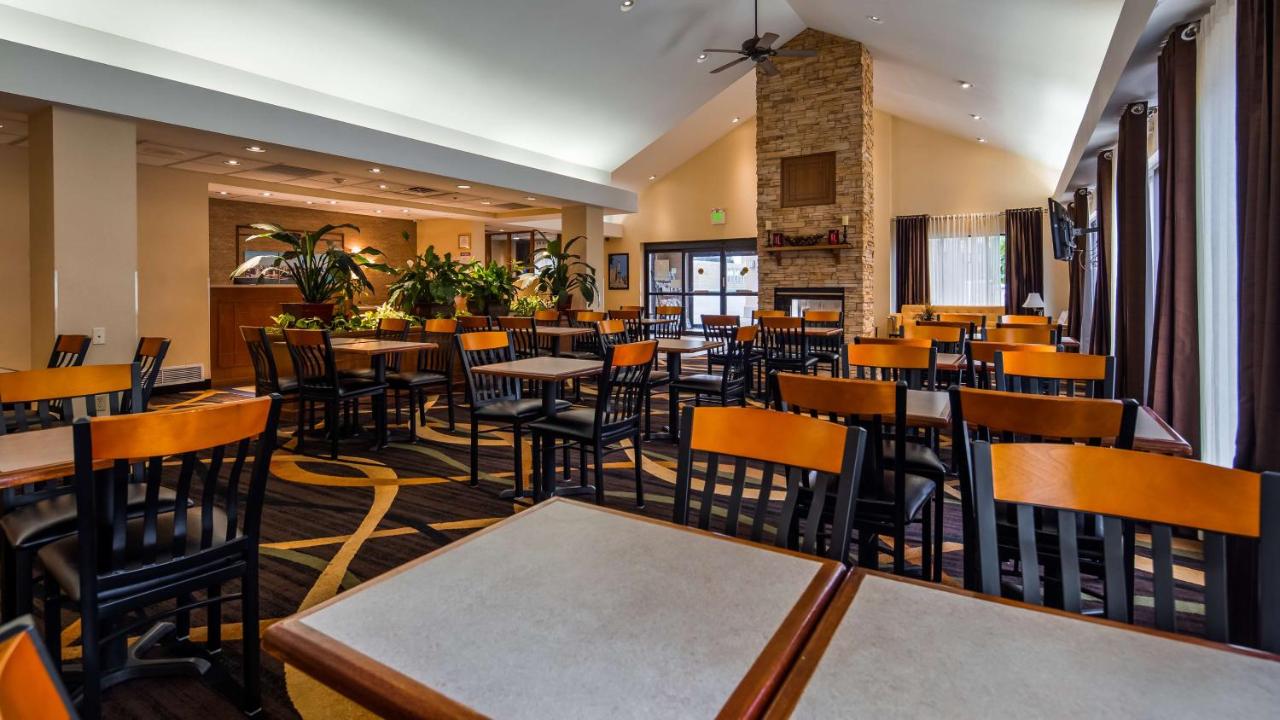 | Best Western PLUS Galleria Inn & Suites