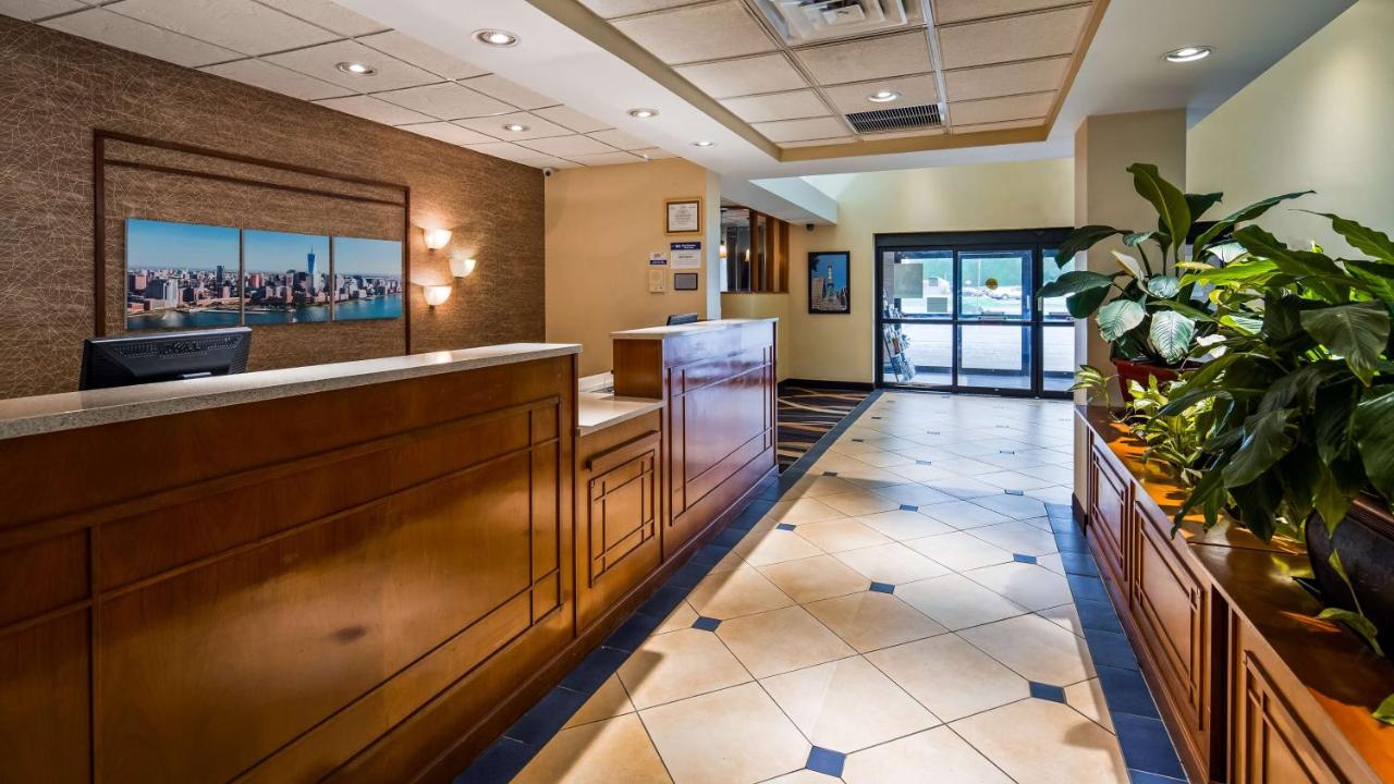 | Best Western PLUS Galleria Inn & Suites