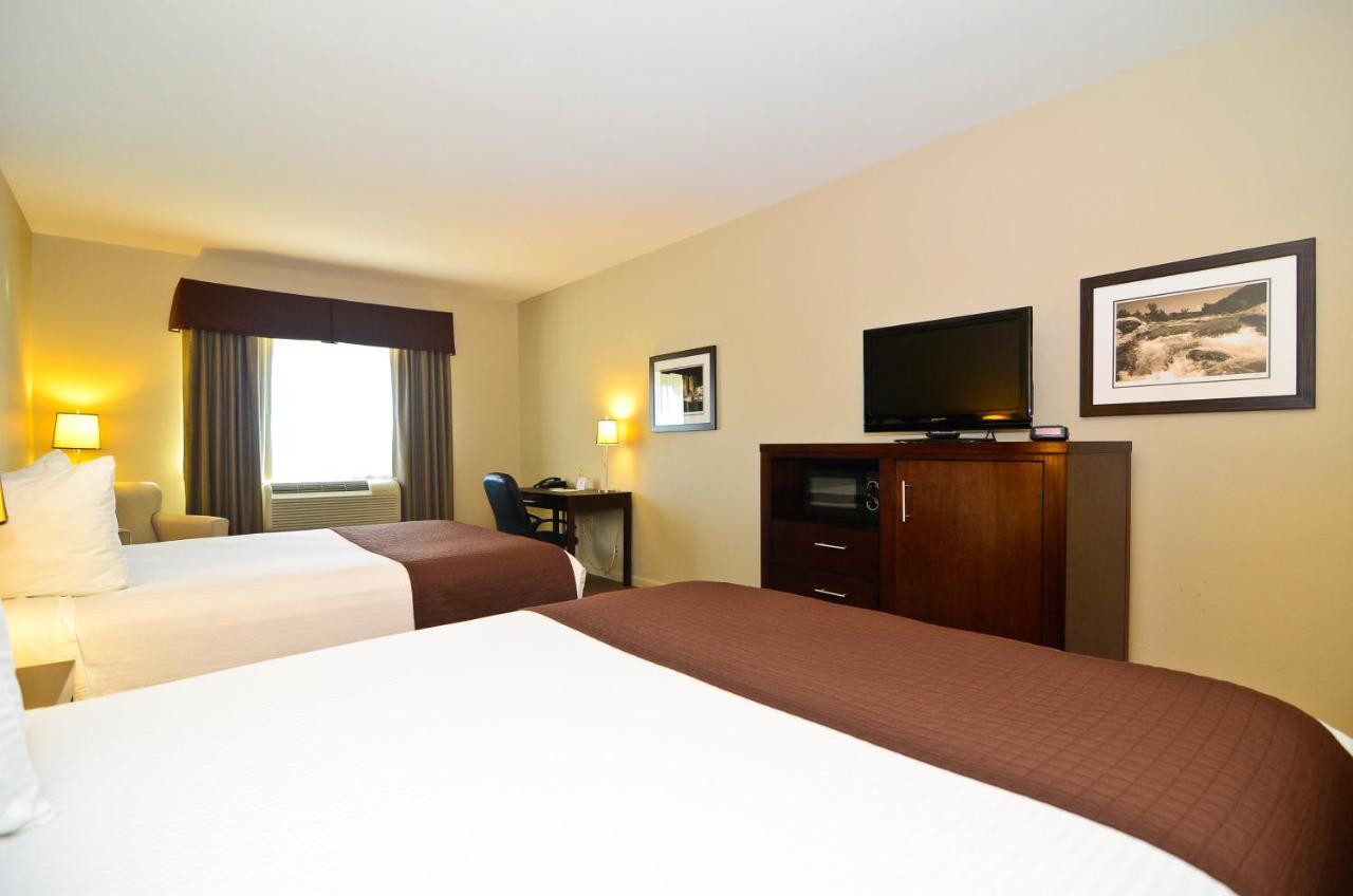 Queen Room with Two Queen Beds - Non-Smoking at Baymont by Wyndham Columbus
