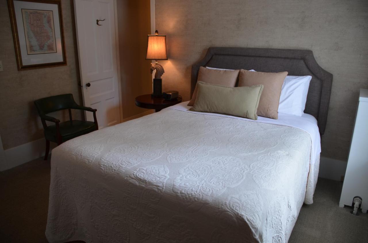 | Maplewood Hotel