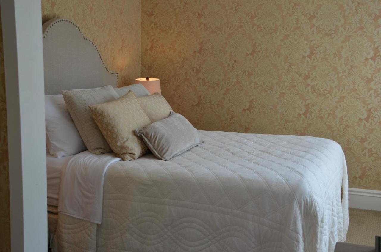 | Maplewood Hotel