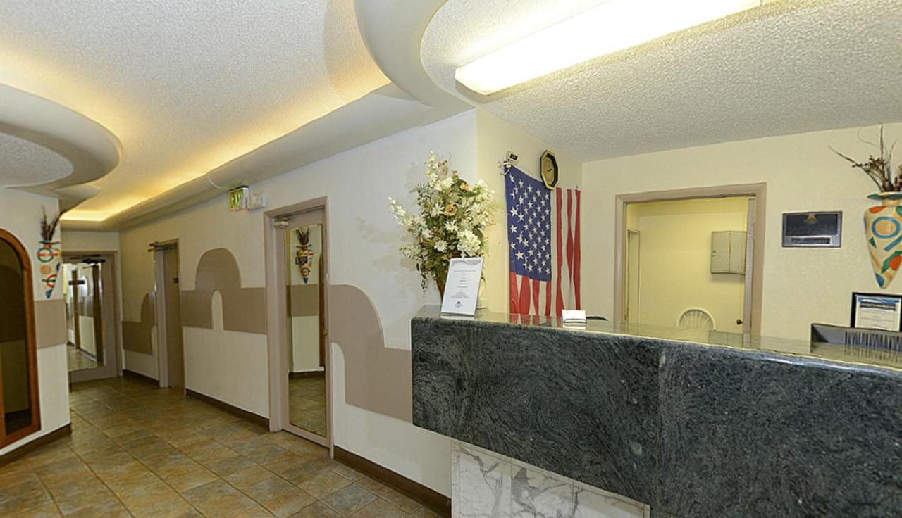 | Howard Johnson by Wyndham Benton Harbor