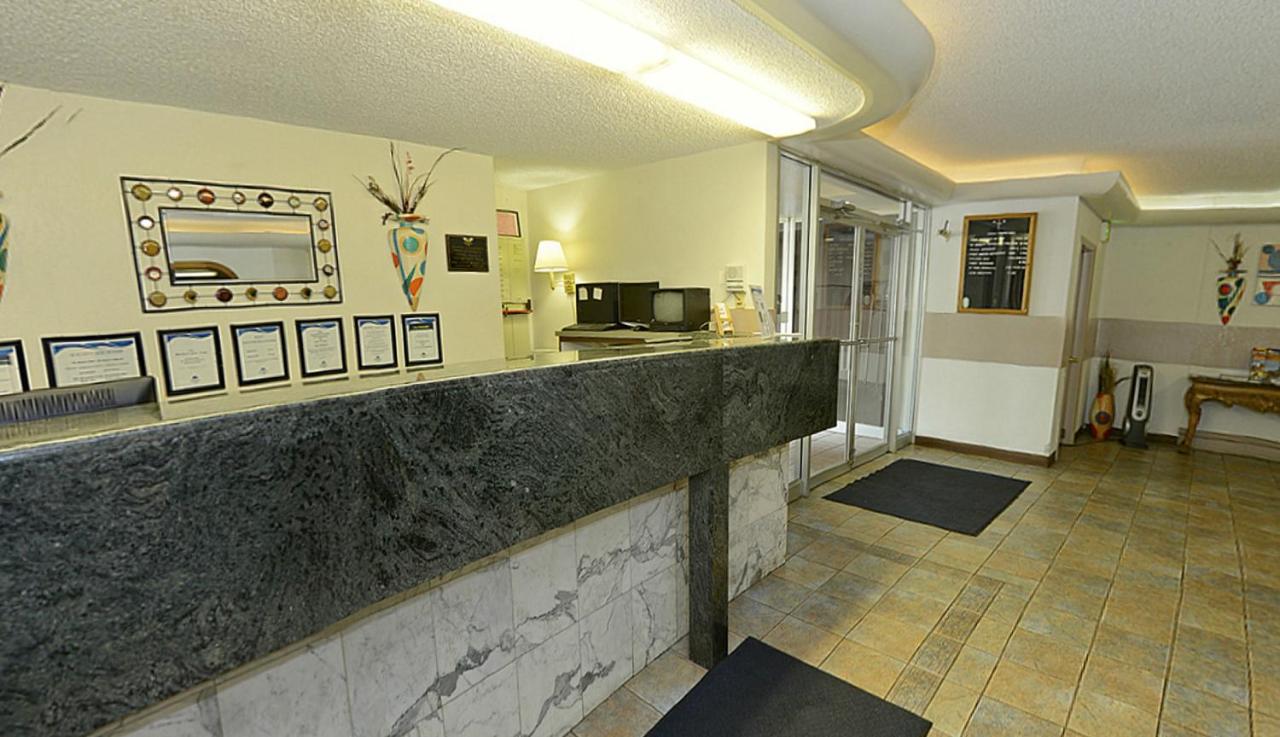 | Howard Johnson by Wyndham Benton Harbor