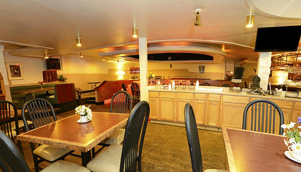 | Howard Johnson by Wyndham Benton Harbor