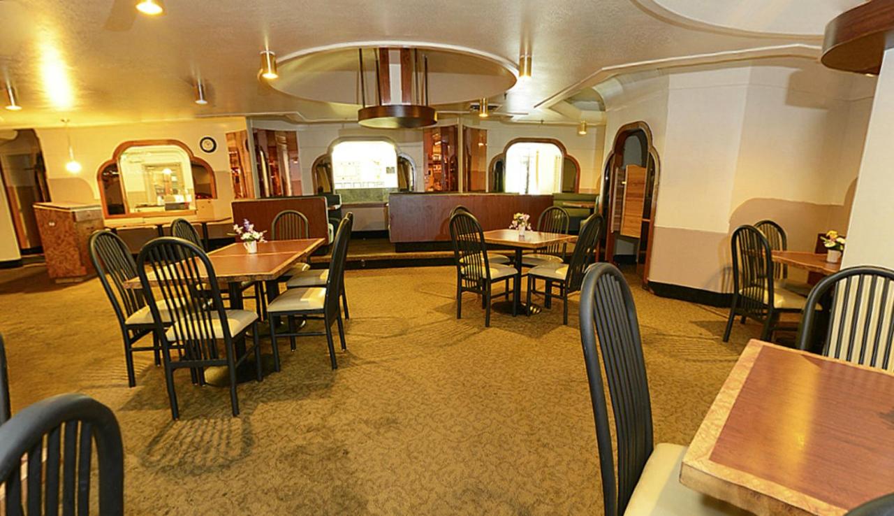 | Howard Johnson by Wyndham Benton Harbor