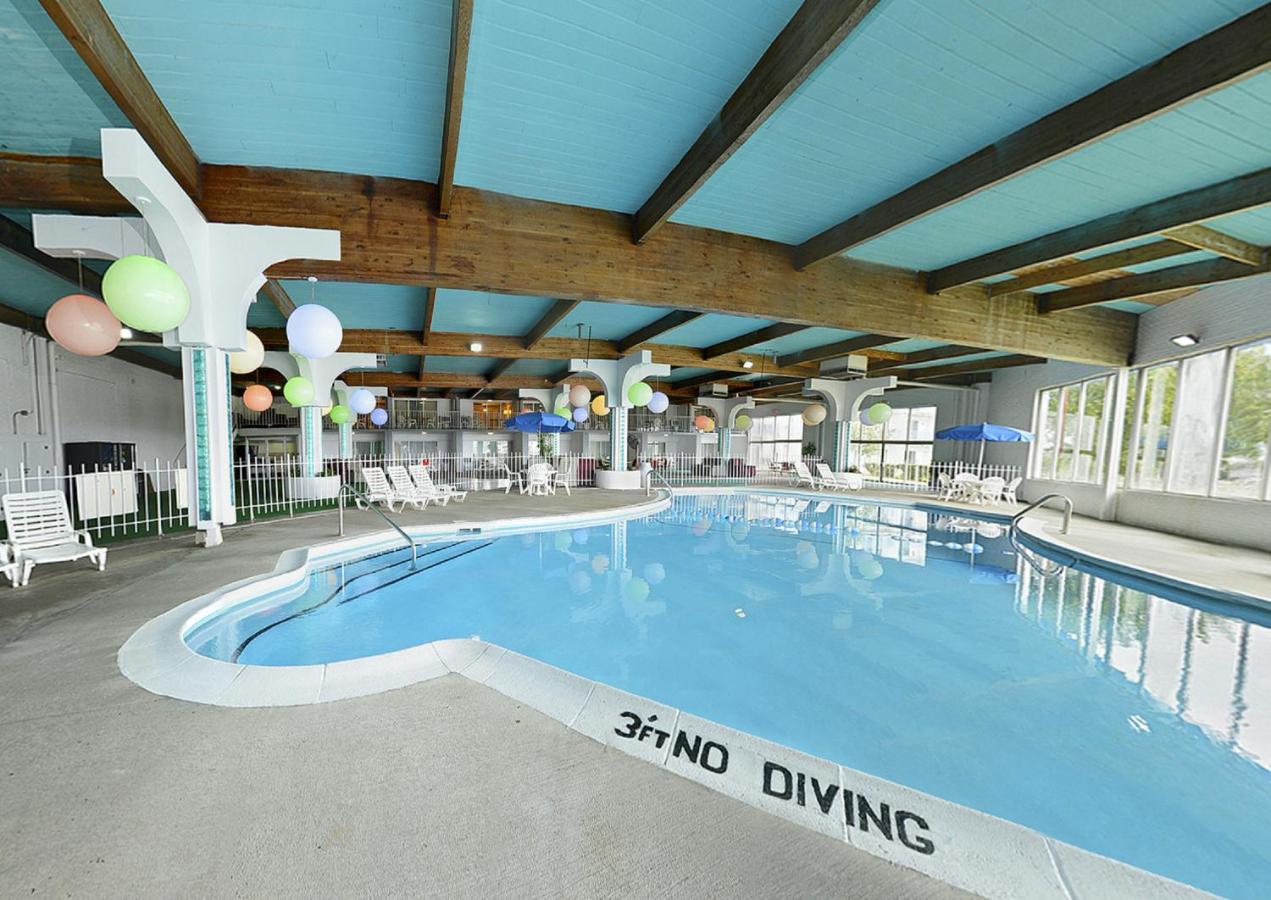 | Howard Johnson by Wyndham Benton Harbor